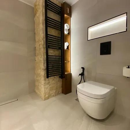 Atreas' Art Apartment